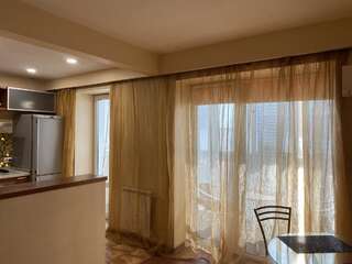 Апартаменты Modern Apartment with Panoramic View near Metro 23August Харьков Апартаменты с балконом-2